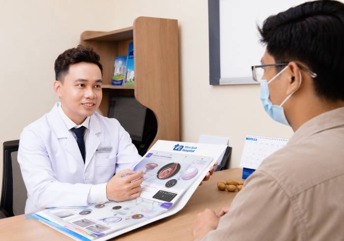 Bác sĩ Nguyễn Công Minh tư vấn sức khỏe sinh sản cho nam giới. Ảnh minh họa: IVF Tâm Anh