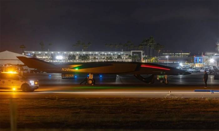 Nguyên mẫu hoặc mô hình UAV RAVN X tại sân bay Long Beach, bang California, Mỹ trong ảnh chụp ngày 3/9. Ảnh: Instagram/aggressoraviation