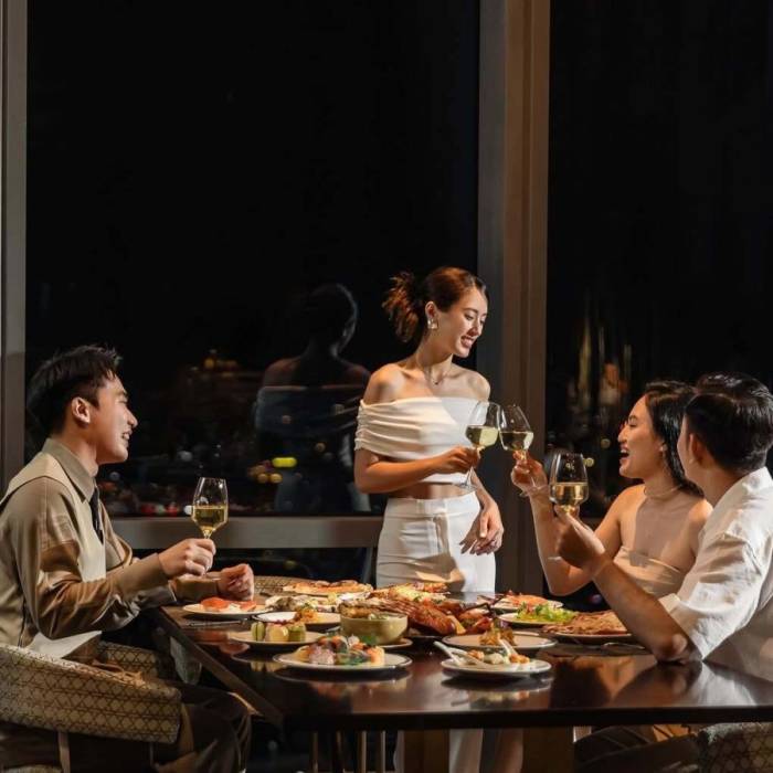 Vị trí ăn tối và ngắm thành phố từ trên cao tại nhà hàng. Ảnh: Oriental Pearl