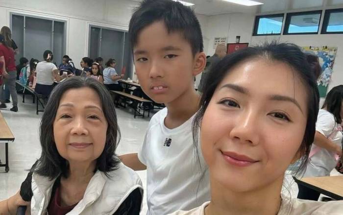 Ngọc Quyên bên mẹ (trái) và con trai. Ảnh: Nhân vật cung cấp