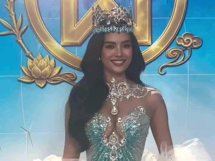Opal Suchata Chuangsri tại thảm xanh chung kết Miss World
