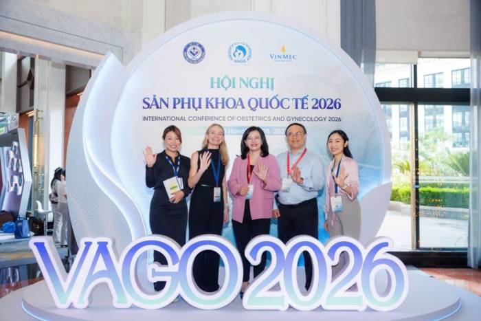 Đại diện thương hiệu Optibac góp mặt tại hội nghị Sản phụ khoa quốc tế 2026 tại Hà Nội. Ảnh: Optibac