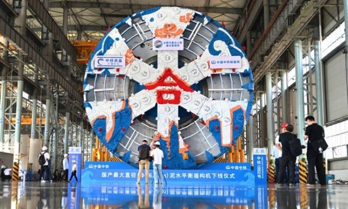 Máy đào hầm dạng khiên đường kính 16,68 m. Ảnh: Xinhua