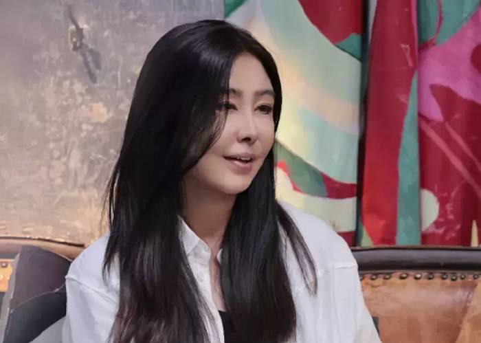 Diễn viên Vương Tổ Hiền ở talkshow. Ảnh: Sina