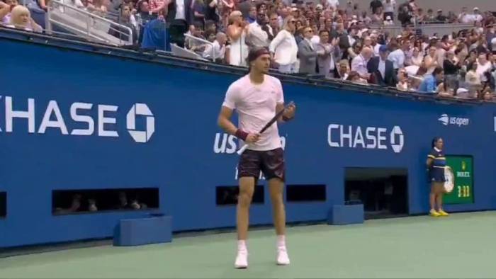 McEnroe 'cầu cứu' Alcaraz và Sinner khi Zverev vô địch
