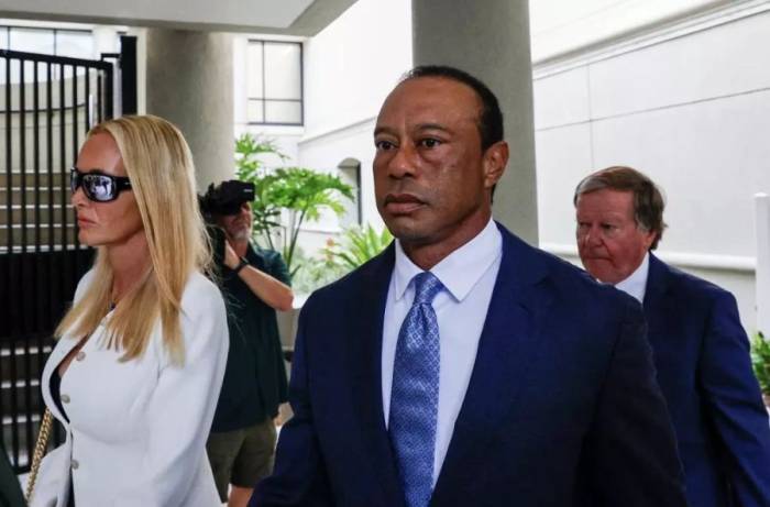 Vanessa Trump (trái) và Tiger Woods rời tòa án tại Stuart, Florida, Mỹ, ngày 2/9/2026. Ảnh: Reuters