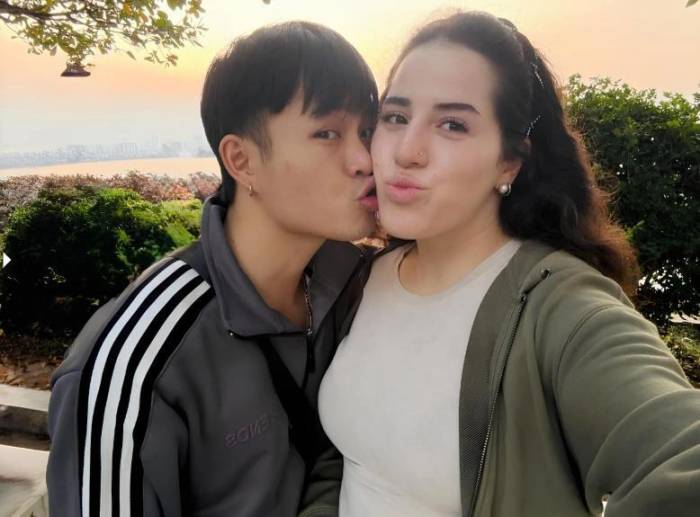Khải bù đắp cho bạn gái bằng cách cùng cô trải nghiệm nhiều điểm du lịch ở Việt Nam. Ảnh nhân vật cung cấp