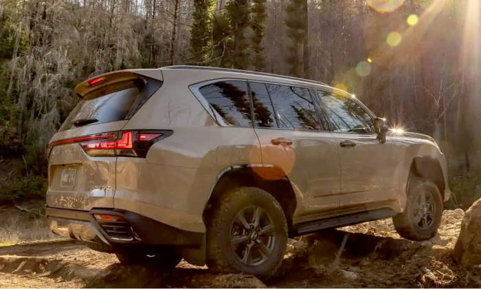 Lexus LX 2027 lộ diện trước khi ra mắt chính thức vào cuối 2026. Ảnh: Lexus