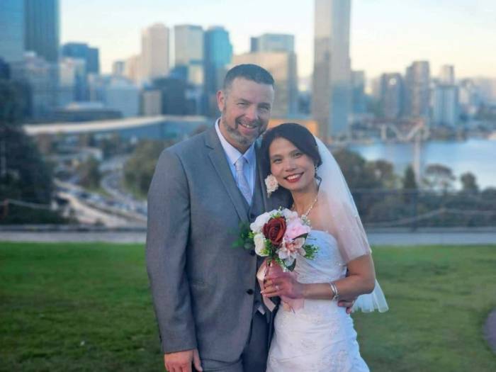 Chị Hương Giang và anh Richard Horne trong hôn lễ tại Perth, Tây Australia, ngày 31/7. Ảnh: Nhân vật cung cấp