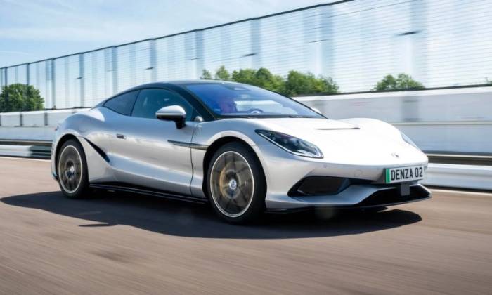Xe điện Trung Quốc Denza Z trên đường chạy ở Anh. Ảnh: Top Gear