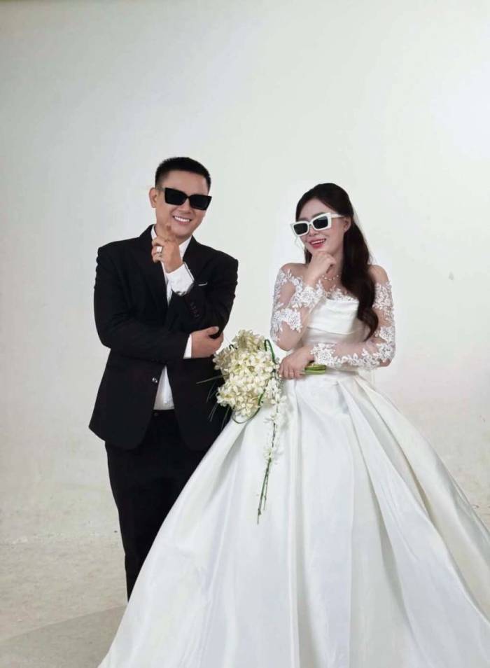 Hoài Lâm và vợ sắp cưới thực hiện bộ ảnh theo phong cách vui nhộn. Ảnh: Nhân vật cung cấp