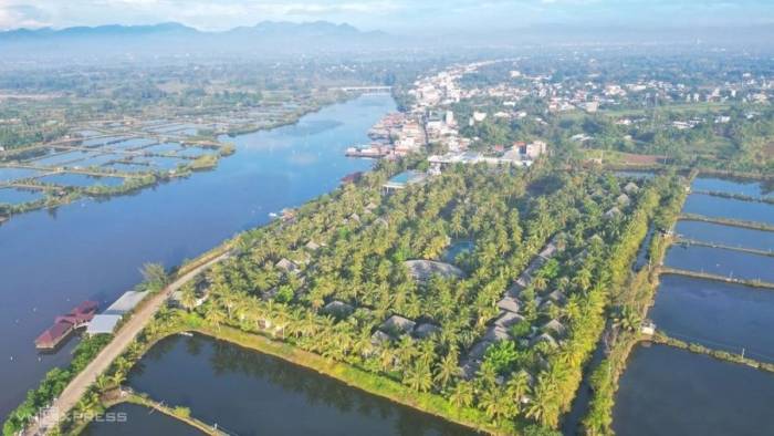 Khu du lịch Bãi Dừa được hình thành từ nguồn giống dừa do Liên Xô tài trợ. Ảnh: Phạm Linh