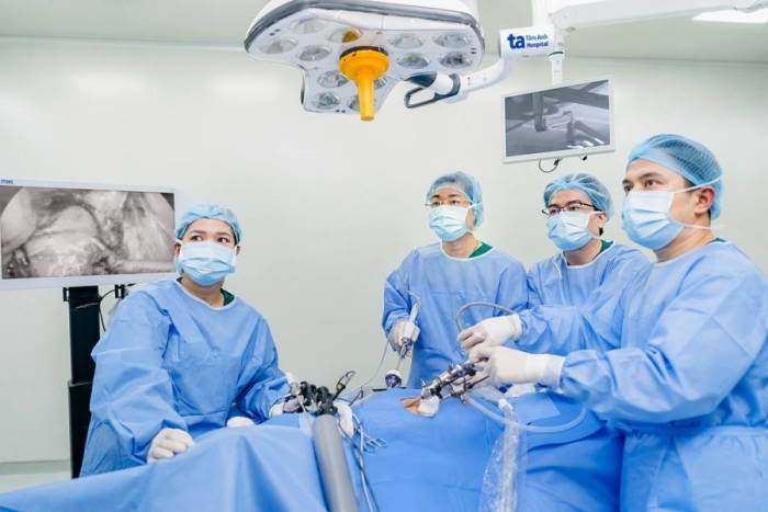 Các bác sĩ đang phẫu thuật loại bỏ khối ung thư tụy cho chị Ngà. Ảnh: Bệnh viện Đa khoa Tâm Anh