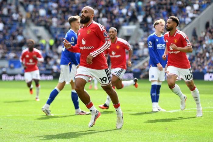 Tiền đạo Bryan Mbeumo mừng bàn mở tỷ số cho Man Utd trong trận gặp Everton tại Ngoại hạng Anh trên sân Hill Dickinson, Liverpool, Anh, ngày 6/9/2026. Ảnh: AFP