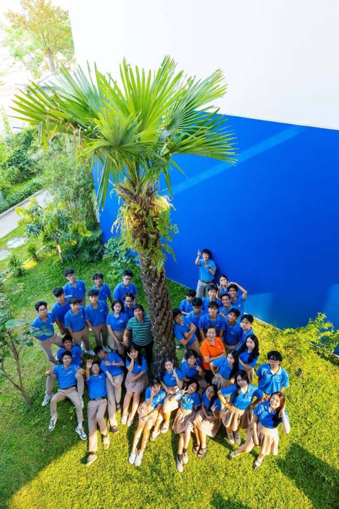 Những học sinh khóa 2008 (2K8) gắn bó 5 năm tại trường Hy Vọng trước ngày tốt nghiệp. Ảnh: Hope school