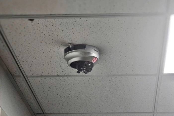 Lắp camera phải thông báo cho người được ghi hình. Ảnh: Phạm Hải