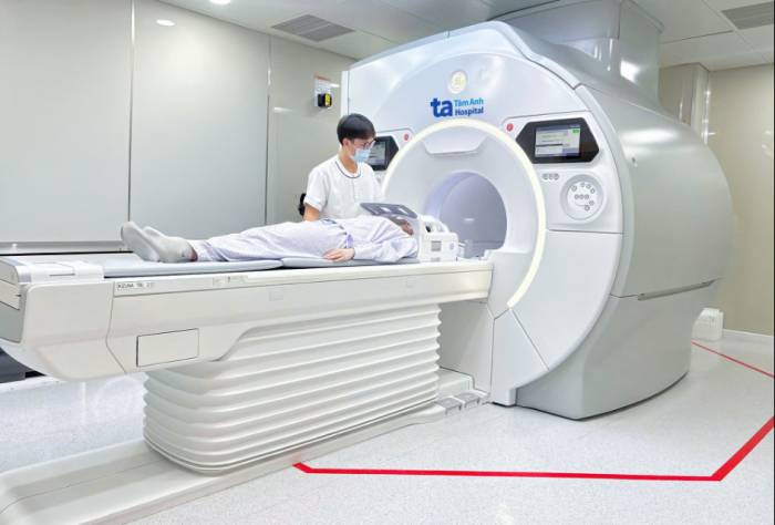 Chụp MRI 3 Tesla giúp tầm soát, phát hiện sớm các bất thường não gây rối loạn vận động. Ảnh: Bệnh viện Đa khoa Tâm Anh