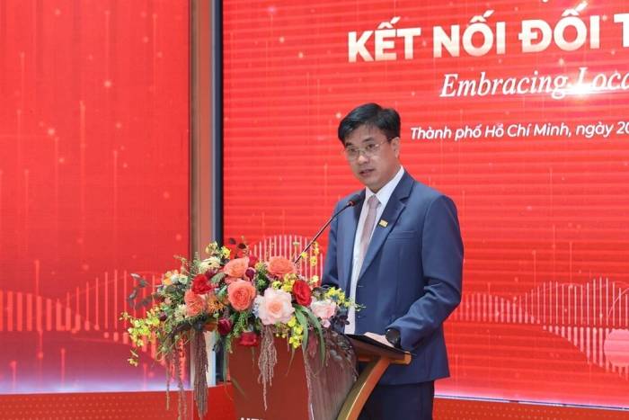 PGS.TS. Bùi Quang Hùng, Bí thư Đảng ủy, Giám đốc UEH chia sẻ về định hướng phát triển hệ sinh thái hợp tác đa phương đồng sáng tạo giá trị vì tác động bền vững. Ảnh: UEH