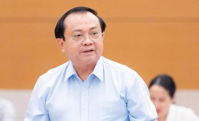 Thứ trưởng Tài chính Lê Tấn Cận trình bày về nội dung dự thảo luật, tại phiên họp chiều 22/9. Ảnh: Cổng thông tin điện tử Quốc hội
