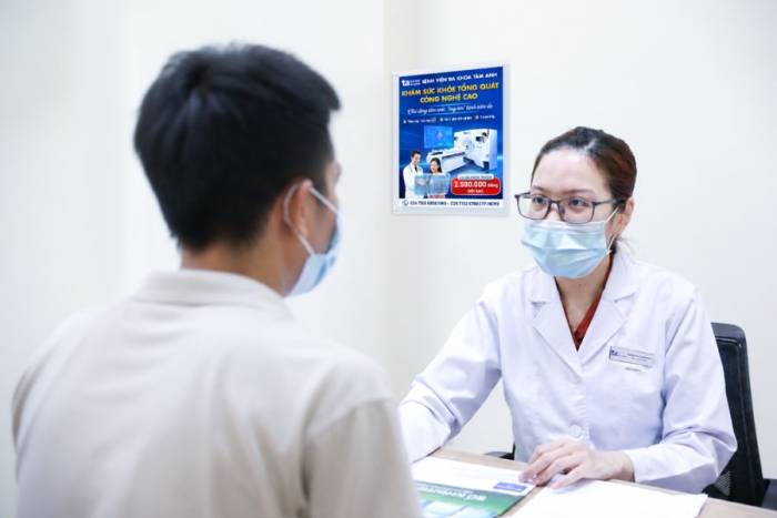 Bác sĩ Thùy lưu ý cho người bệnh khi điều trị ngoại trú. Ảnh: Bệnh viện Đa khoa Tâm Anh