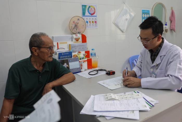 Người dân khám bệnh tại trạm y tế phường Tăng Nhơn Phú, tháng 4/2026. Ảnh: Quỳnh Trần
