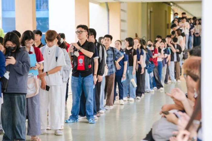 Tân sinh viên trường Đại học Khoa học Tự nhiên TP HCM trong những ngày đầu năm học, ngày 24/8. Ảnh: HCMUS