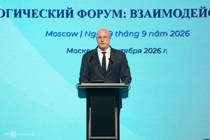 Phó thủ tướng Nga Dmitry Chernyshenko phát biểu tại diễn đàn. Ảnh: Lưu Quý