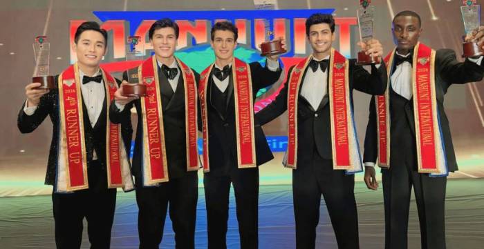 Top 5 Manhunt International 2026 tại đêm chung kết. Ảnh: Manhunt international