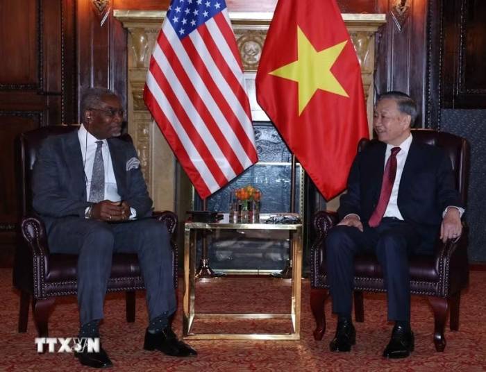 Tổng Bí thư, Chủ tịch nước Tô Lâm tiếp Hạ nghị sỹ Gregory Meeks, thành viên cao cấp Ủy ban Đối ngoại, Ủy ban Dịch vụ tài chính Hạ viện cùng một số Hạ nghị sỹ khác của Hoa Kỳ. (Ảnh: Thống Nhất/TTXVN)