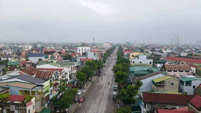 Đường phố ở phường Thành Vinh, sáng 20/9. Gần trưa, trời âm u, có dấu hiệu mưa trở lại. Ảnh: Đức Hùng