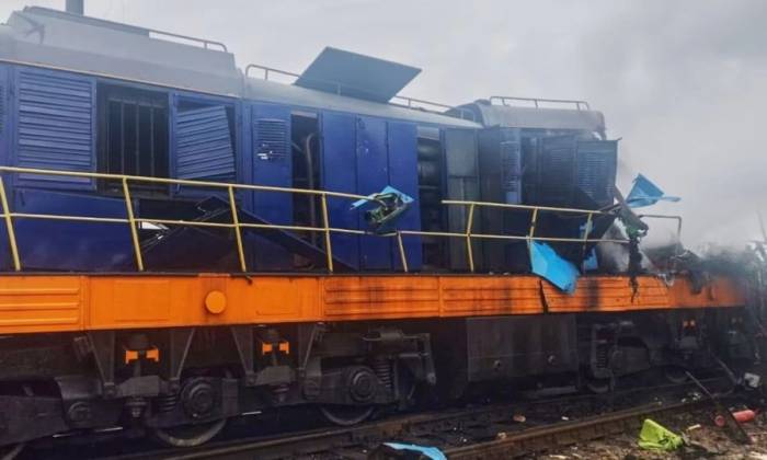 Đầu máy xe lửa bị hư hại sau bị tập kích hôm 13/9 tại ga đường sắt Yahodyn, gần biên giới Ukraine - Ba Lan. Ảnh: Văn phòng Báo chí Công ty Đường sắt Ukraine