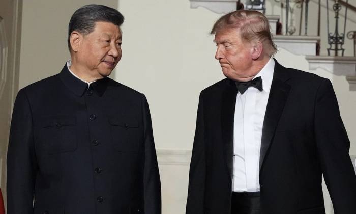 Tổng thống Donald Trump cùng Chủ tịch Trung Quốc Tập Cận Bình tại Đại sảnh Nhà Trắng trước khi bước vào quốc yến ngày 24/9. Ảnh: AP