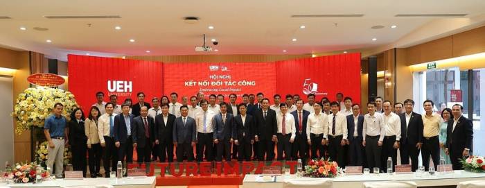 Đại biểu chụp ảnh lưu niệm tại hội nghị. Ảnh: UEH