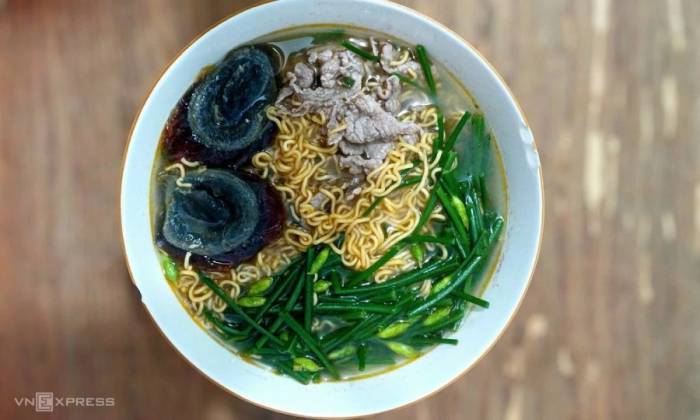 Cứ vài ngày người Việt lại ăn một bữa mì ăn liền. Ảnh: Thi Hà