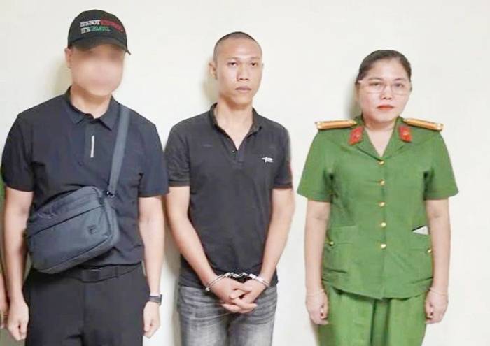 Nguyễn Minh Trung khi được di lý về Việt Nam. Ảnh: Công an Cần Thơ