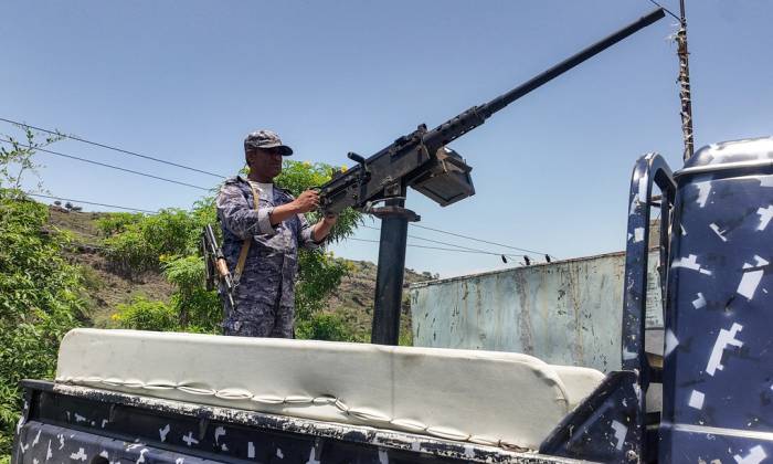 Thành viên của lực lượng chính phủ tại miền tây Yemen hôm 13/9. Ảnh: AFP