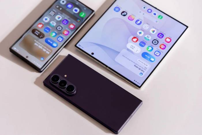 Thiết kế mỏng nhẹ của điện thoại gập Samsung ở thế hệ thứ 8. Ảnh: Samsung