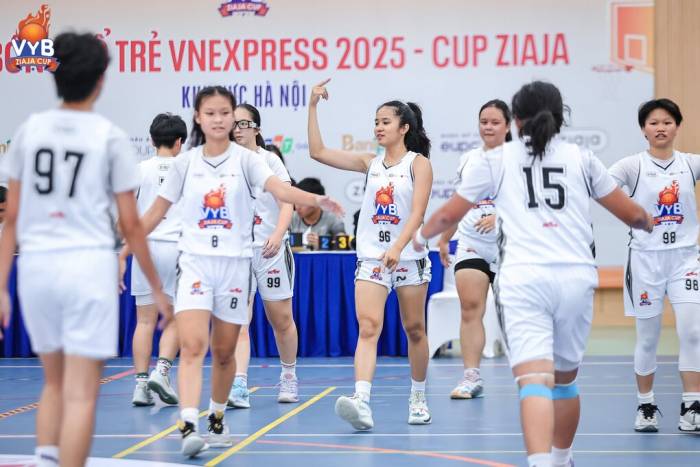Đội nữ THPT Phan Đình Phùng đã hai lần liên tiếp vô địch khu vực Hà Nội. Ảnh: Giang Huy