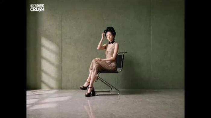 Mỹ nhân phim AI mặc đồ hiệu lên tạp chí thời trang