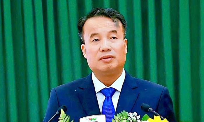 Ông Nguyễn Thế Mạnh phát biểu khi được bầu giữ chức Chủ tịch UBND tỉnh Thái Nguyên, chiều 19/9. Ảnh: Cổng TTĐT Thái Nguyên