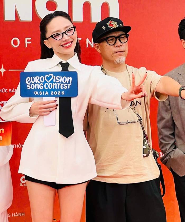 Tóc Tiên và nhạc sĩ Huy Tuấn trong buổi họp báo chiều 16/9 tại TP HCM. Ảnh: Hoàng Dung