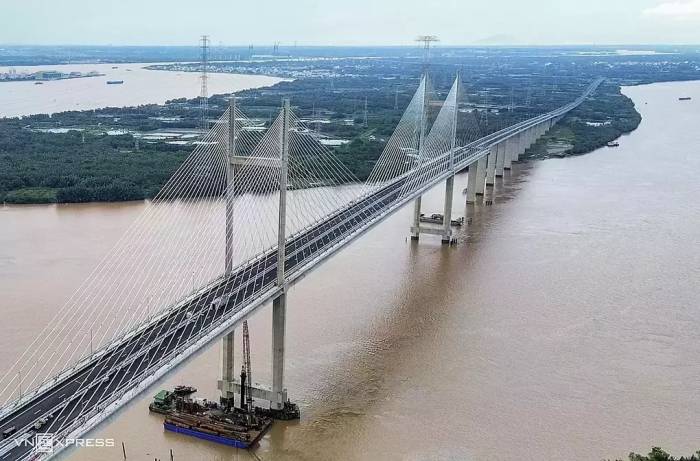 Cầu Bình Khánh trên cao tốc Bến Lức - Long Thành chuẩn bị khai thác. Ảnh: Quỳnh Trần