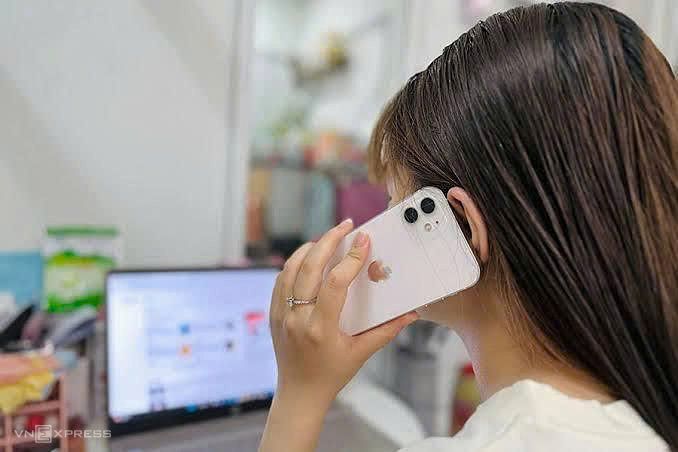 Gọi điện, nhắn tin quảng cáo sai giờ có thể bị phạt 100 triệu đồng. Ảnh: Xuân Minh
