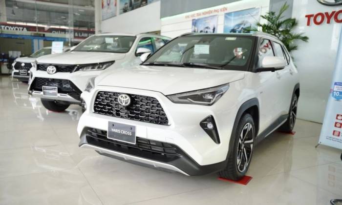 Yaris Cross tại một đại lý Toyota ở TP HCM. Ảnh: Thành Nhạn