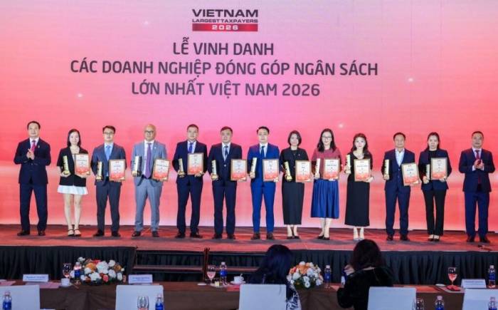 Lễ vinh danh các doanh nghiệp đóng góp ngân sách lớn nhất Việt Nam. Ảnh: DNSE