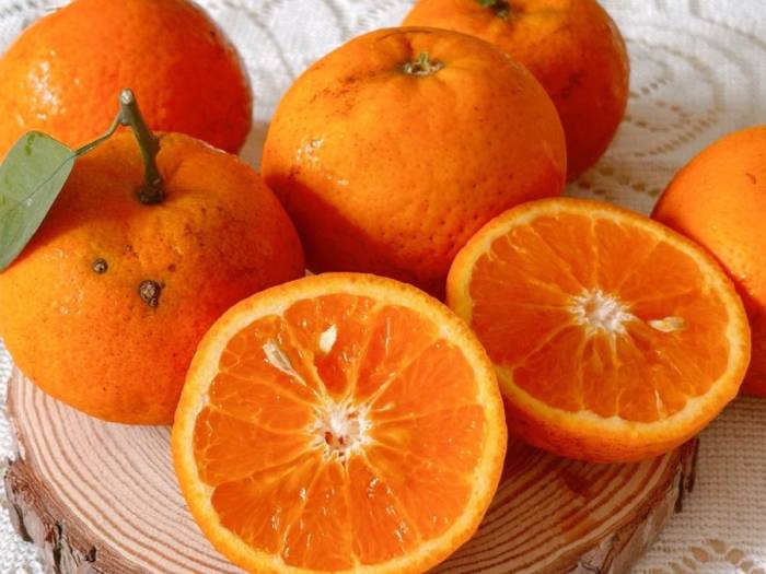 Cam cung cấp vitamin C và có thể là một phần của chế độ ăn phù hợp cho người có acid uric cao. Ảnh minh họa: Bảo Bảo
