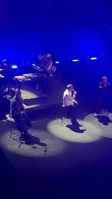 Nhạc sĩ Quốc Trung hát trong concert 'Lối'