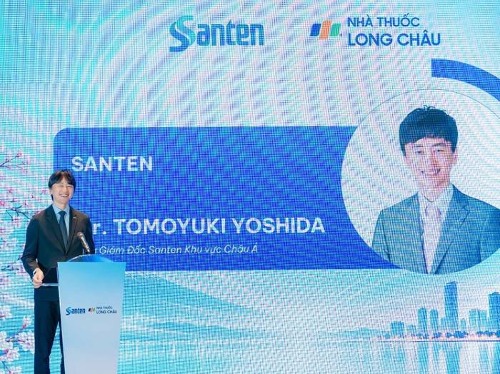 Ông Tomoyuki Yoshida - Tổng giám đốc Santen Khu vực châu Á phát biểu tại sự kiện. Ảnh: Long Châu