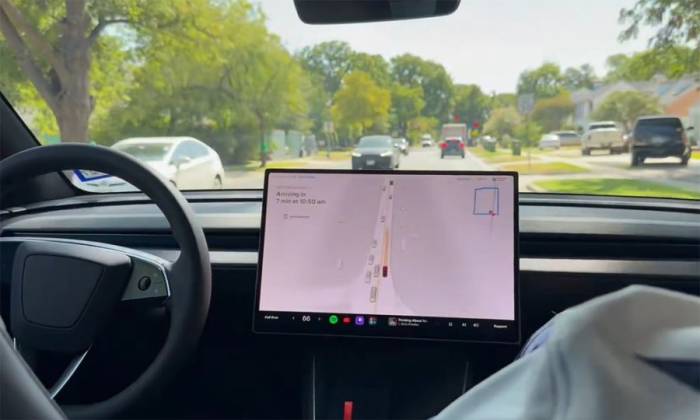 Một chuyến đi của một chủ sở hữu 4 chiếc Tesla trên một chiếc robotaxi của Tesla trong tháng 8. Ảnh: TexasTSLA
