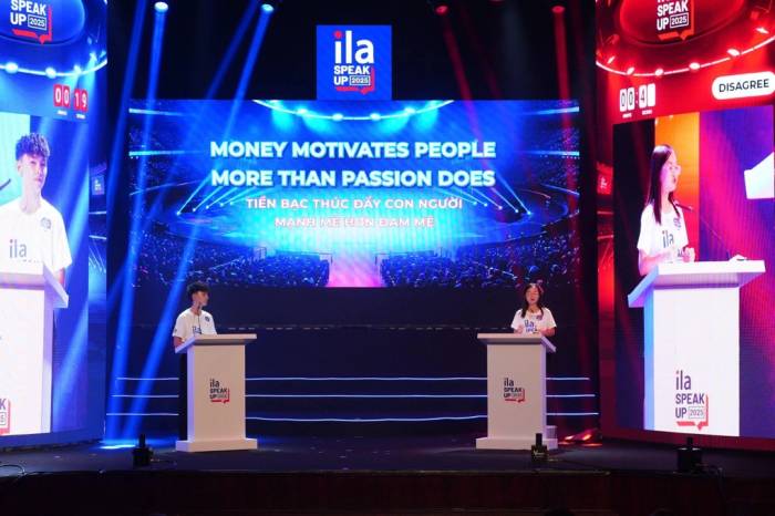 Phần thi debate chung kết 2025.
